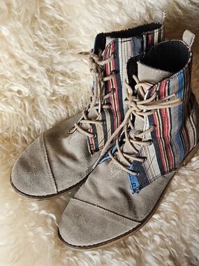 Toms Women's Tan Suede Lace-Up Boots with Multicolor Stripe Panels 7.5